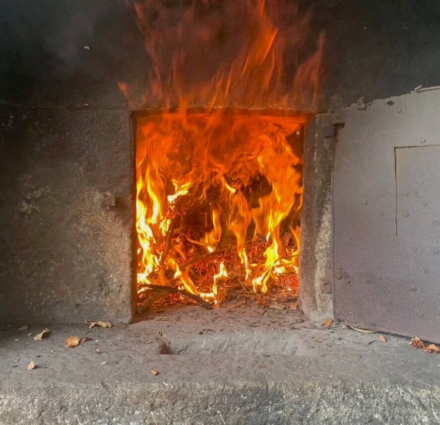 Encender un horno de leña