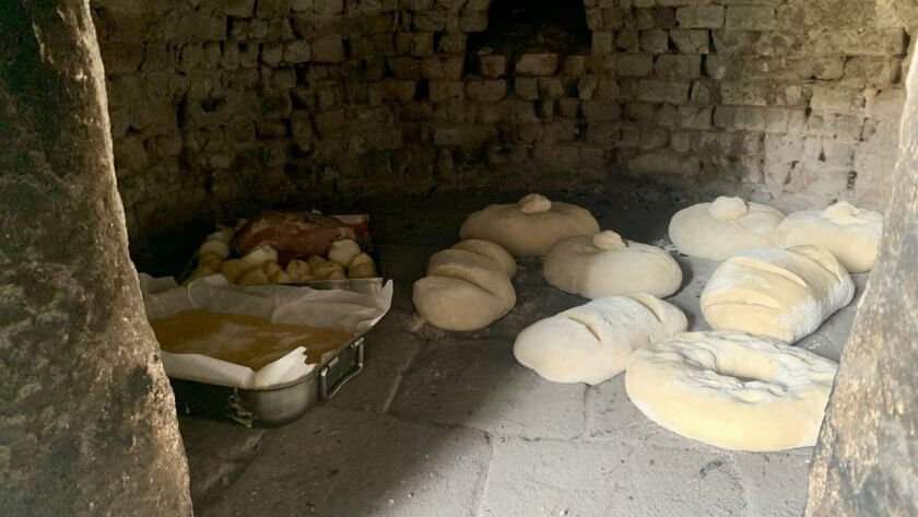 Fornada con pans, bicas e un pouco de agulla